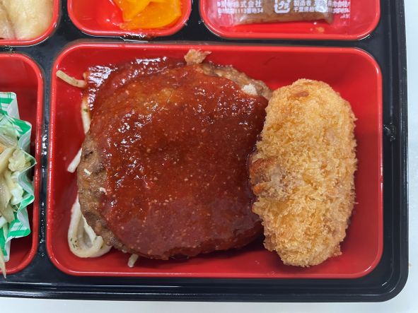 煮込み風ハンバーグ＆コーンフライ