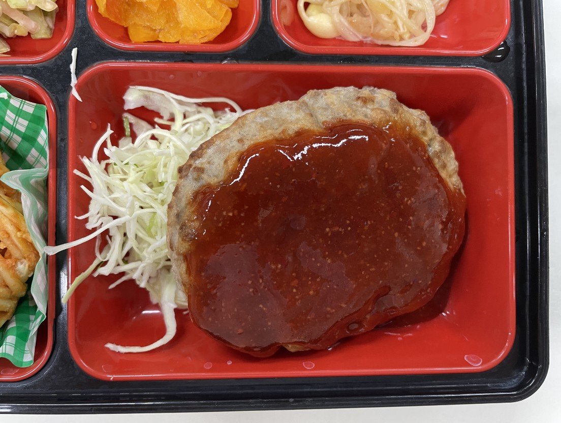 トマトソースかけハンバーグ