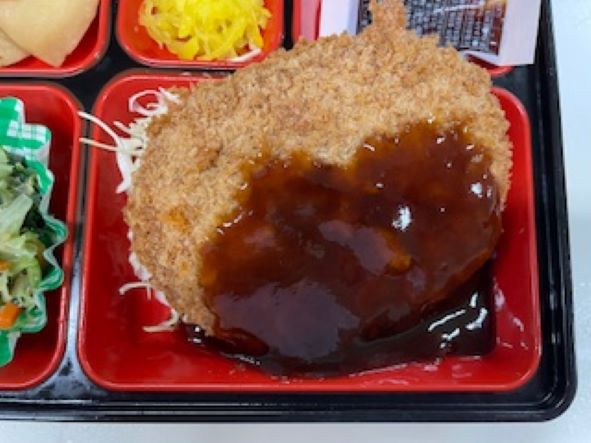 大きなチキンカツにんにくカツソース