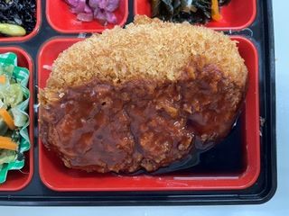大きなトンカツにんにくカツソース