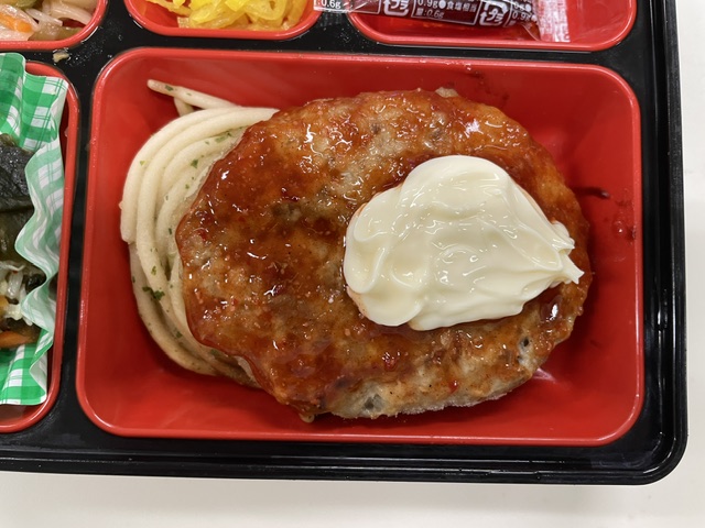 チーズソースかけハンバーグ