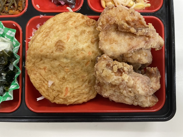 にんにく醤油がいい感じの唐揚げと五目野菜天