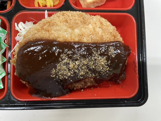 大きなトンカツ手作り胡麻かつソース