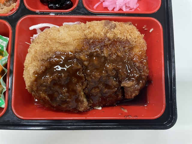 大きなトンカツ手作り胡麻かつソース